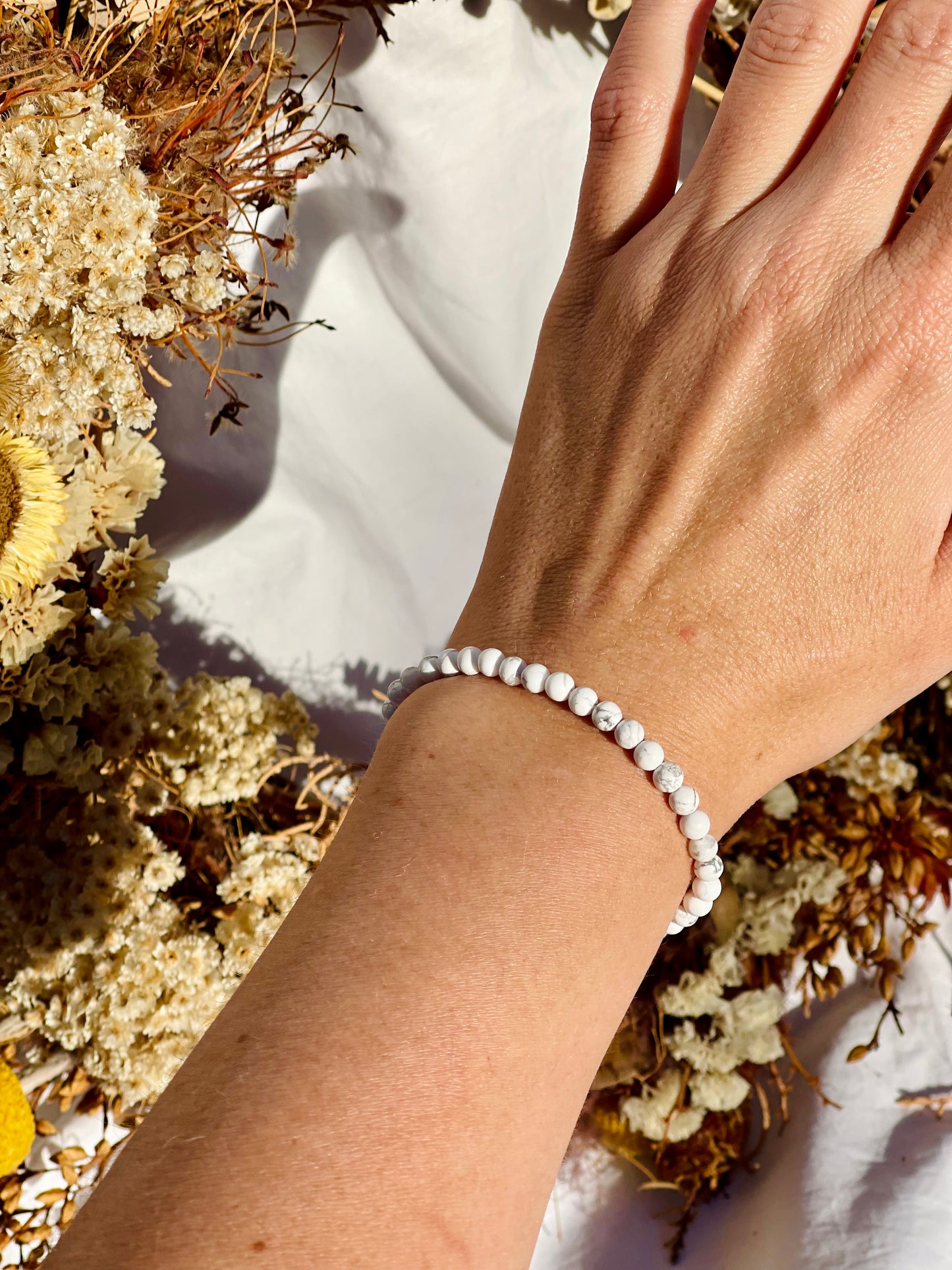 Howlite Bracelet | 4mm