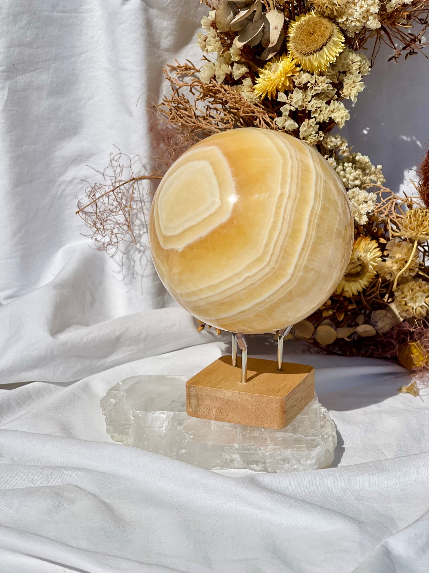 Sphere Stand With Wooden Base | Silver