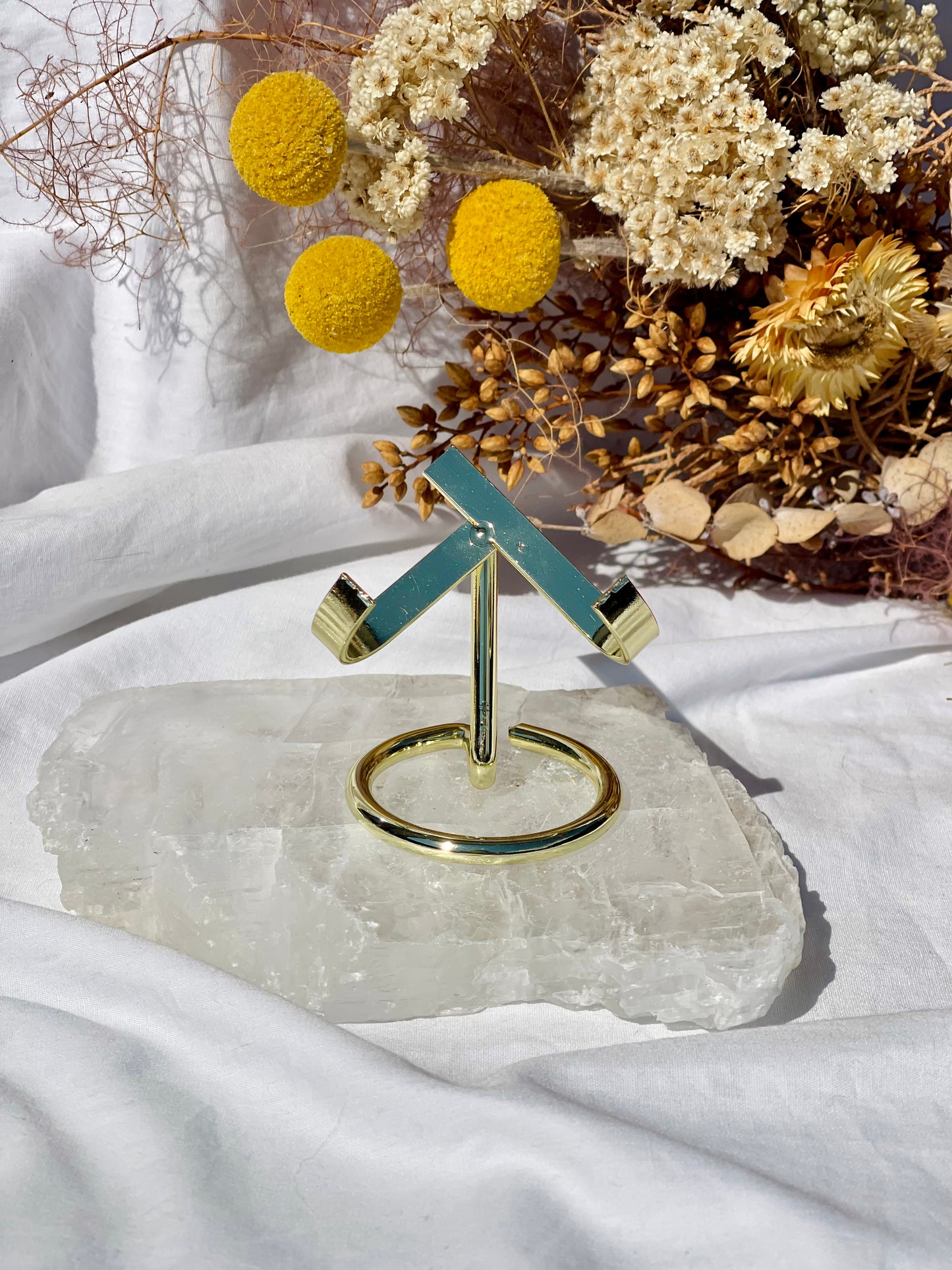 Heart Stand | Small | Gold