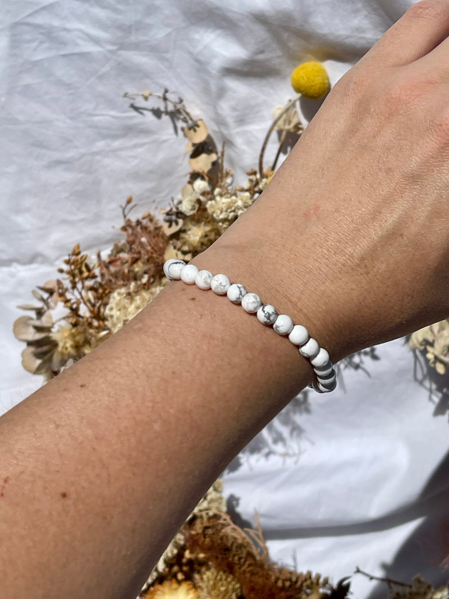 Howlite Bracelet | 6mm