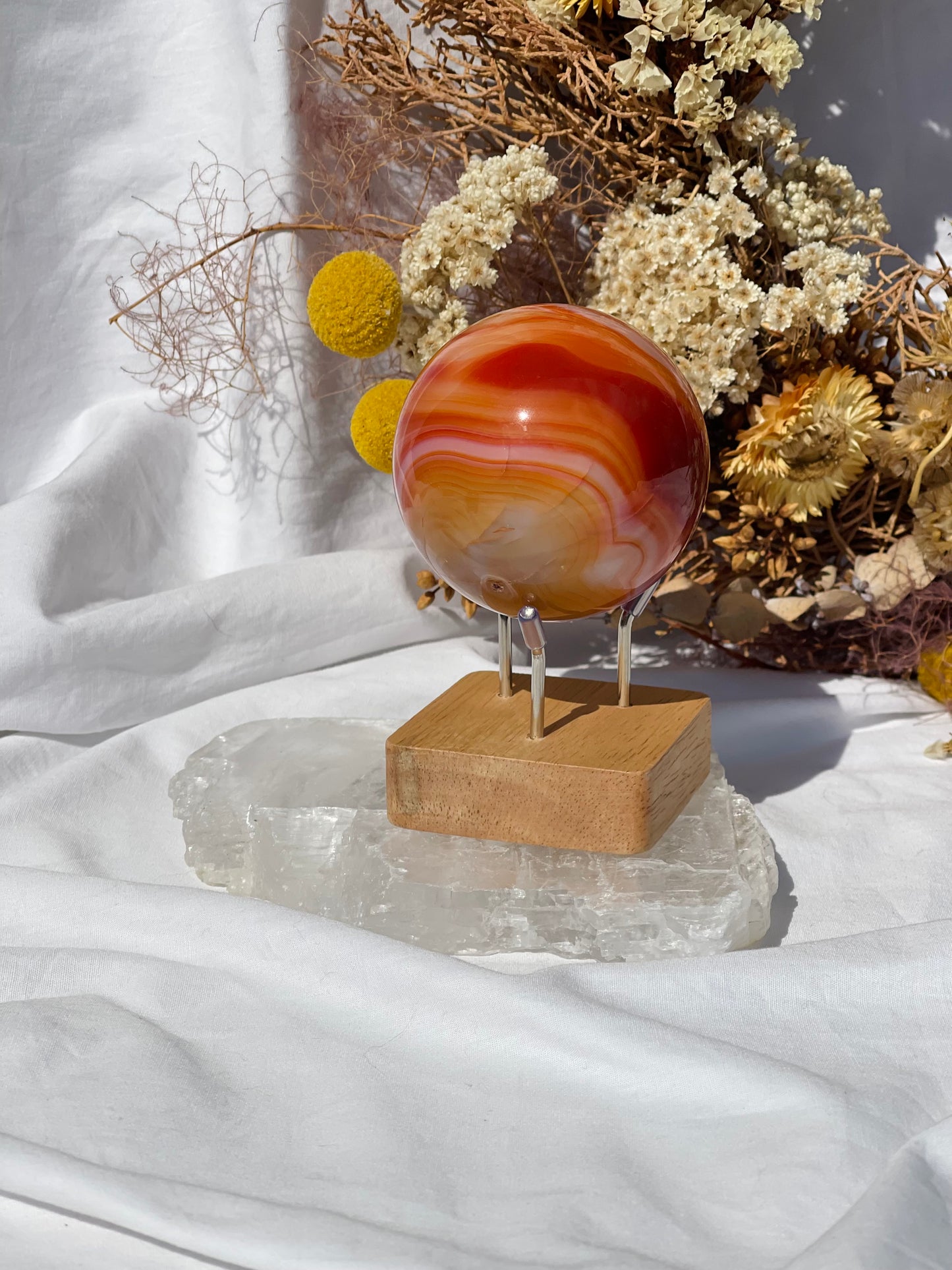 Sphere Stand With Wooden Base | Silver
