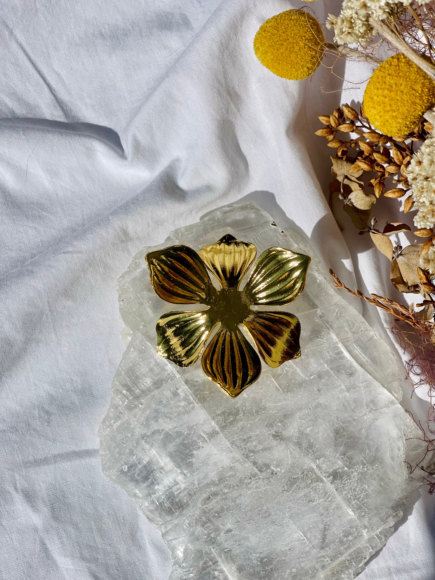 Flower Sphere Stand | Gold