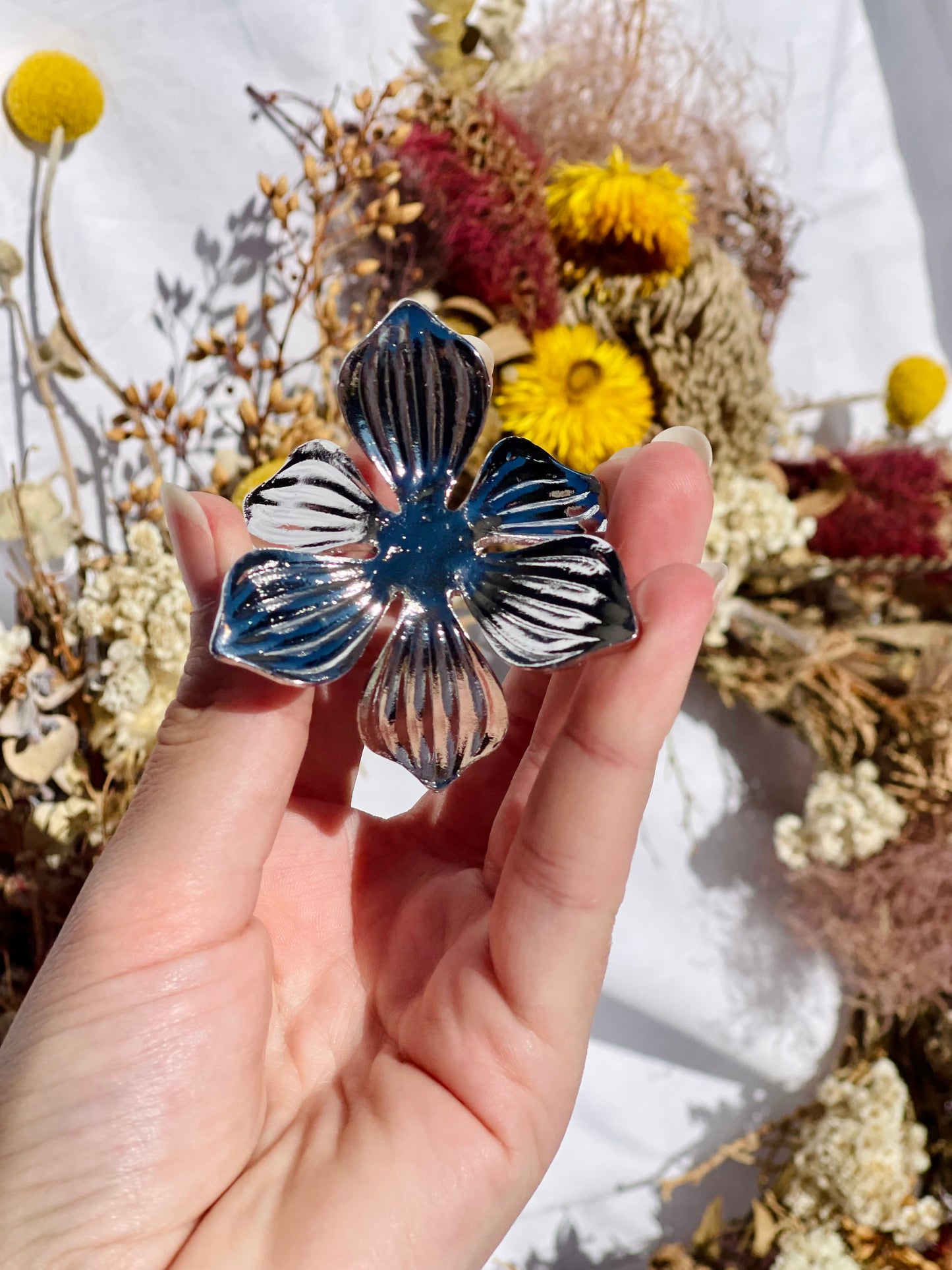 Flower Sphere Stand | Silver