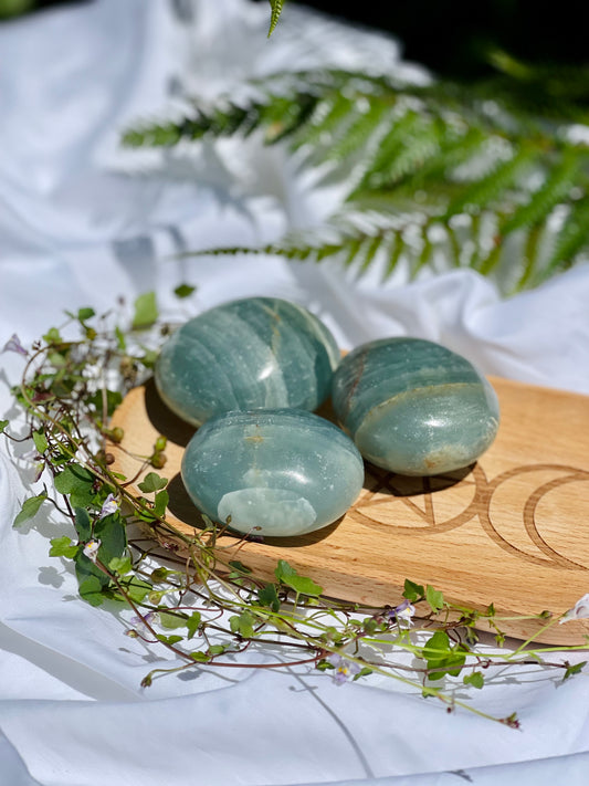 Blue Onyx Palmstone