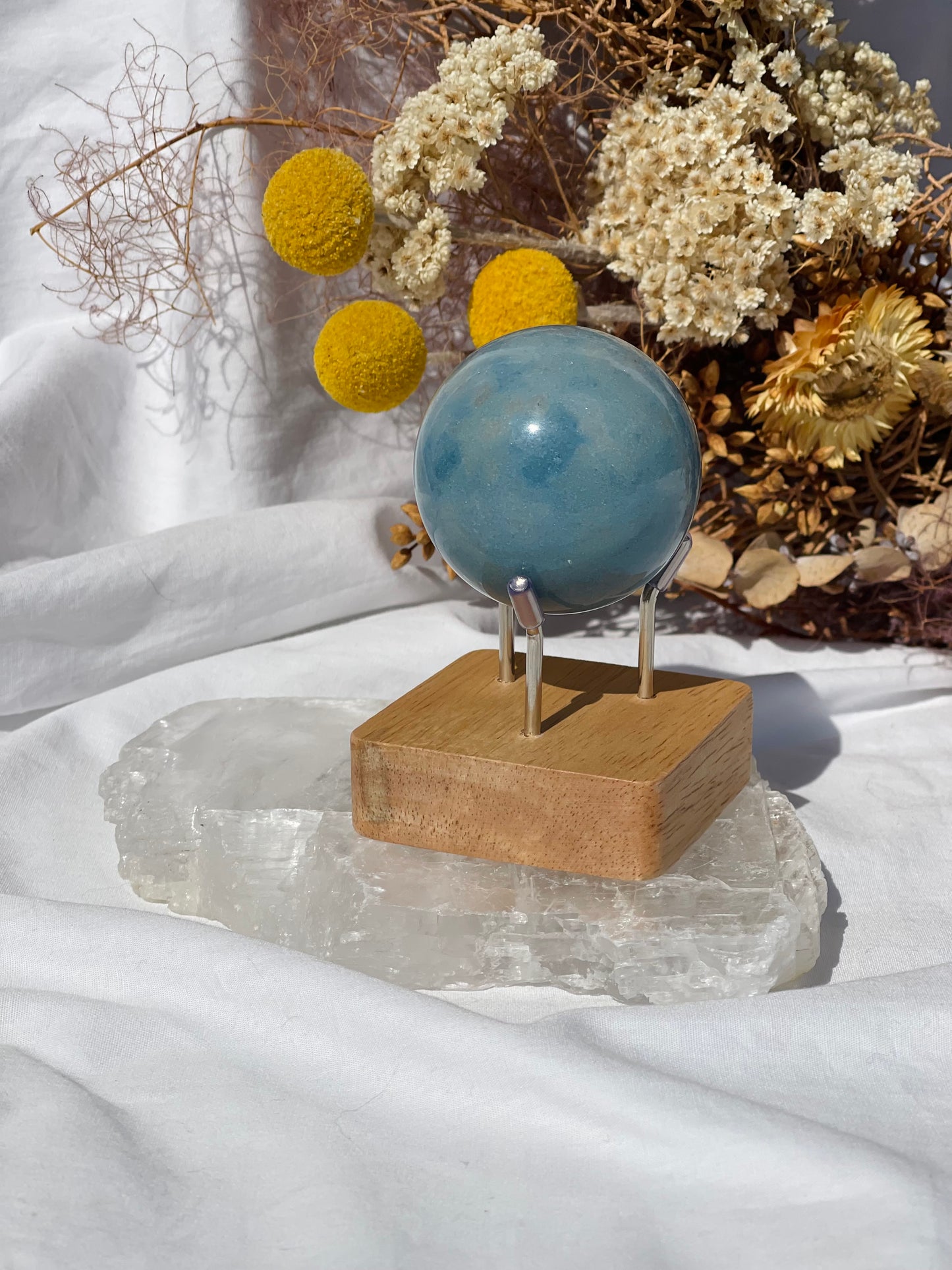 Sphere Stand With Wooden Base | Silver