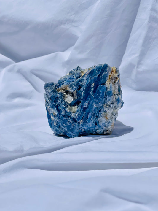 Blue kyanite Raw